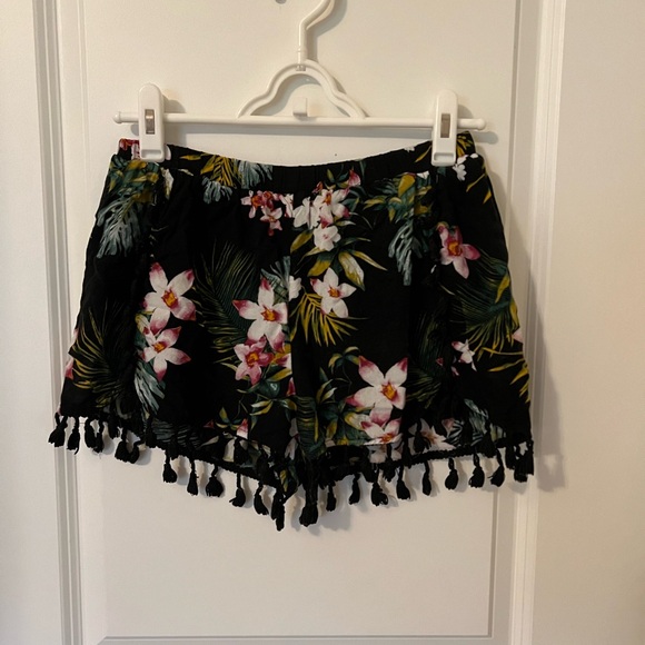 Tropical Print Shorts - Picture 2 of 4